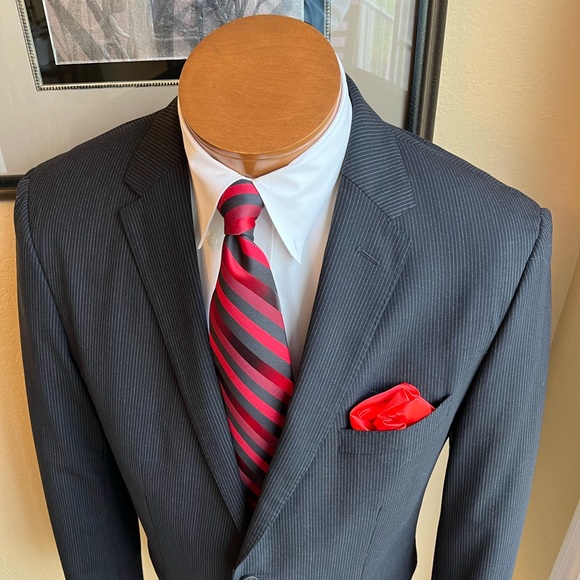 Banana Republic Dark Gray Wool 2 Pc Pinstripe Suit Size 42R Slacks W35” L34” - Picture 8 of 16